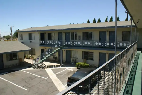 Sahara Motel 4