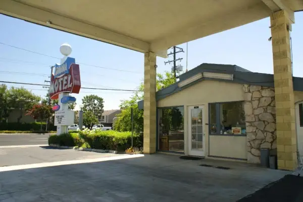 Sahara Motel 5